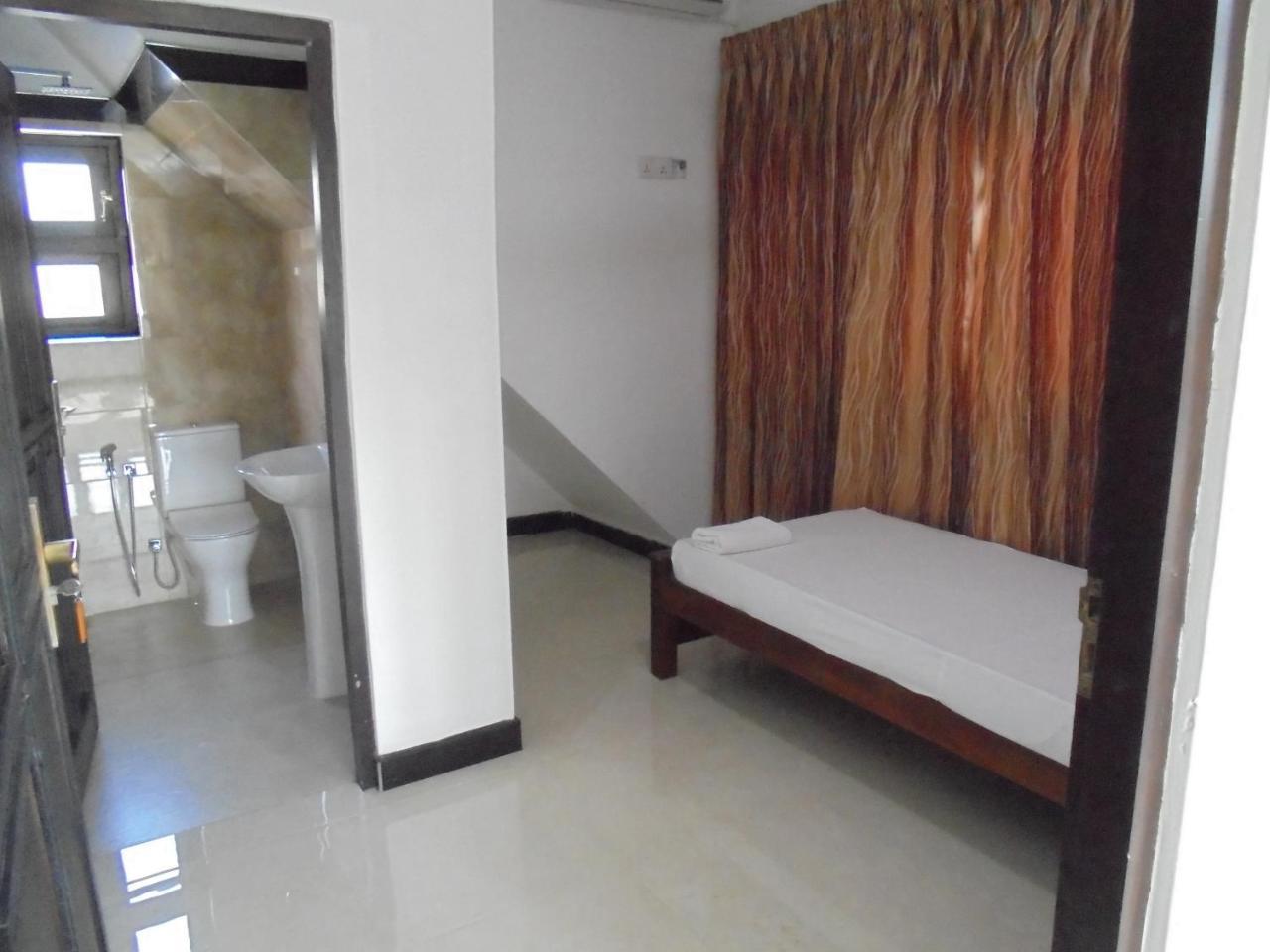 Jmf Hotel Negombo Exterior foto