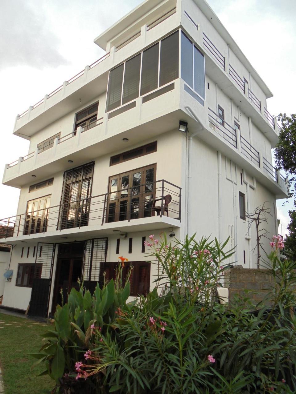 Jmf Hotel Negombo Exterior foto