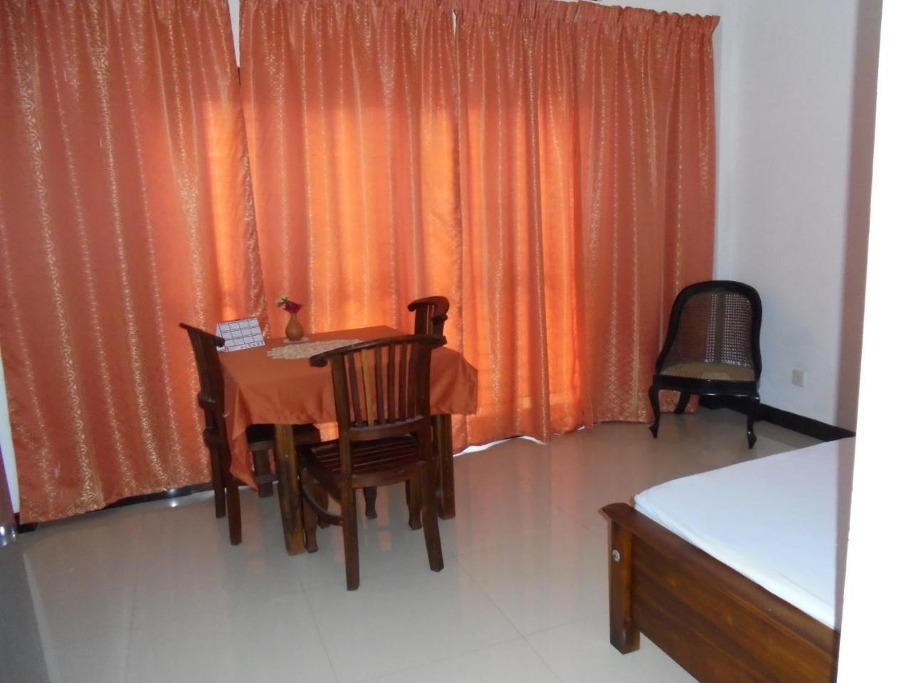 Jmf Hotel Negombo Exterior foto